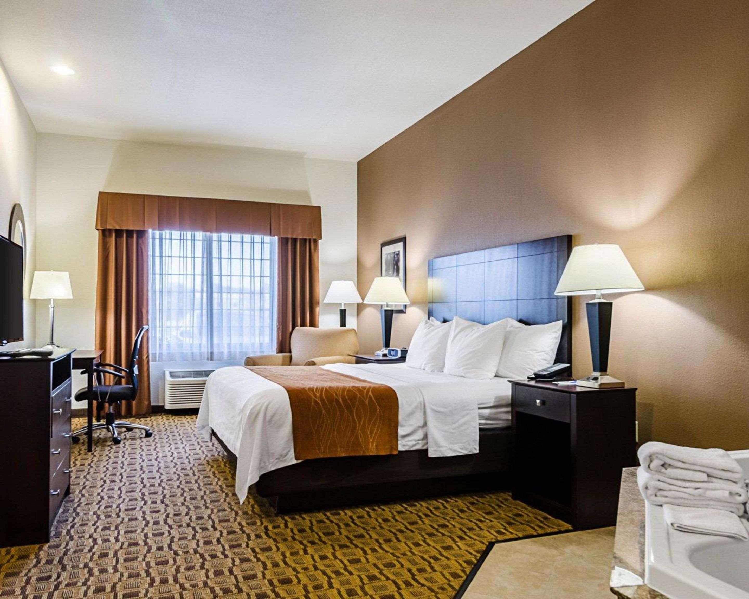 Comfort Inn & Suites Lawrence - University Area Ngoại thất bức ảnh
