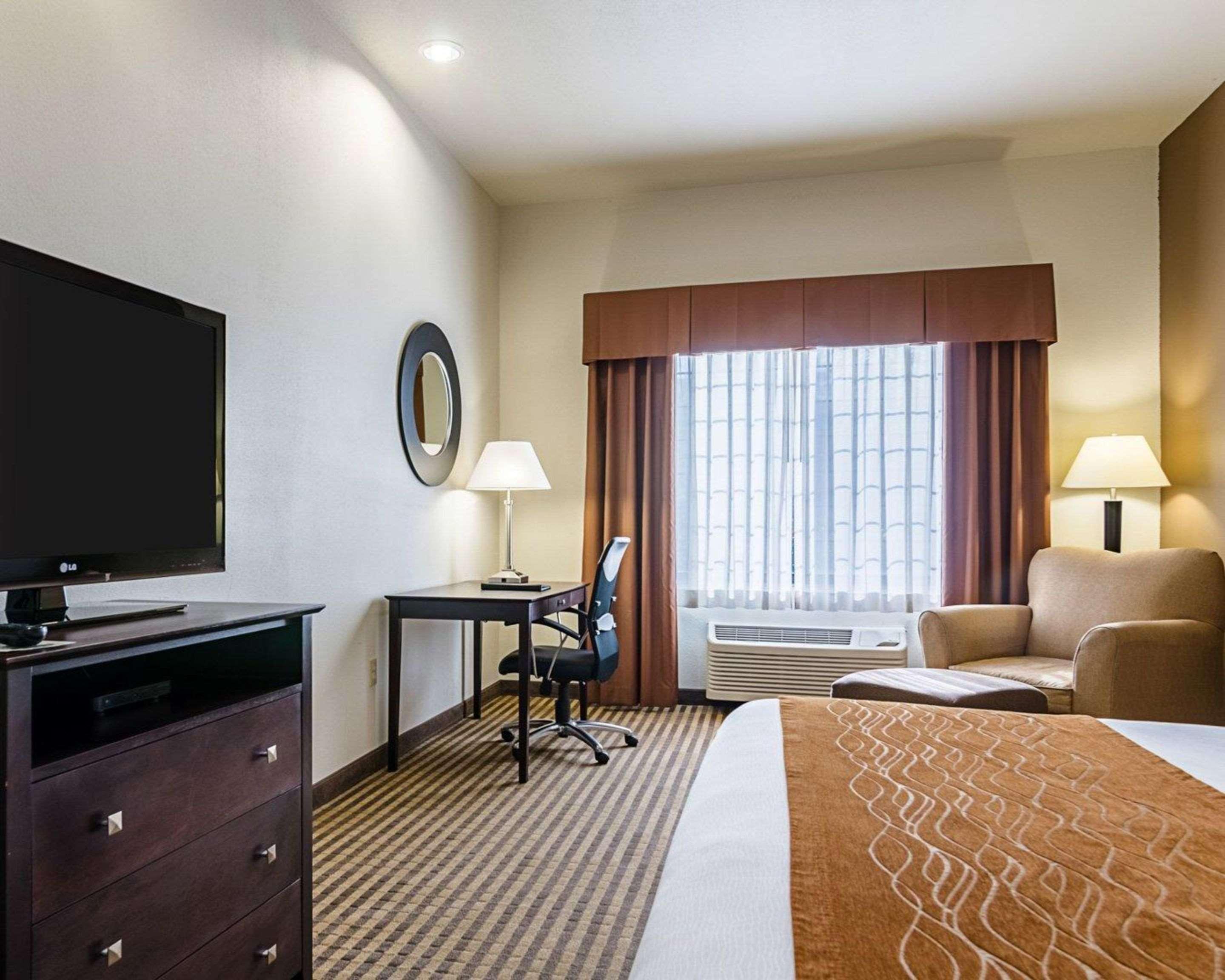 Comfort Inn & Suites Lawrence - University Area Ngoại thất bức ảnh