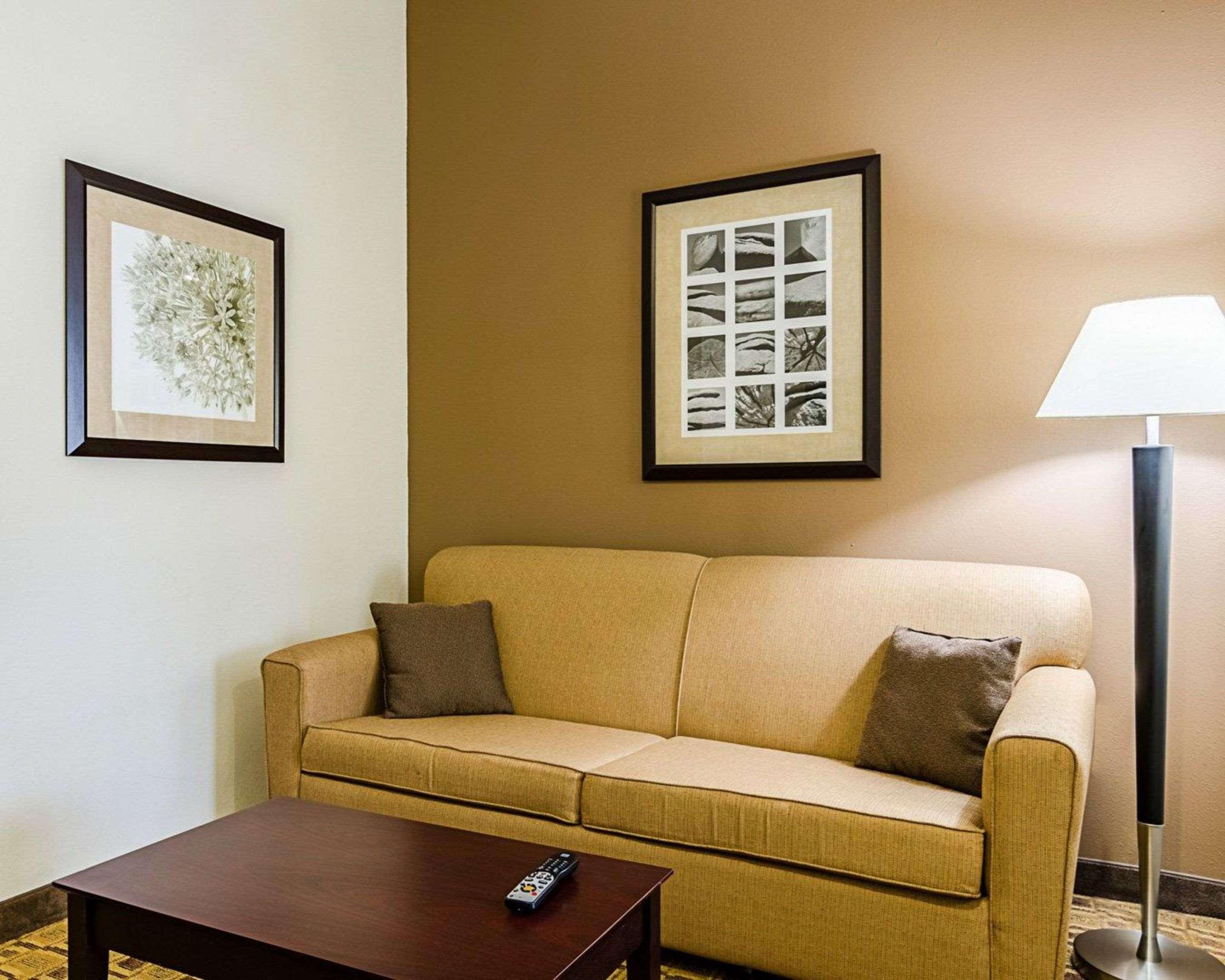 Comfort Inn & Suites Lawrence - University Area Ngoại thất bức ảnh