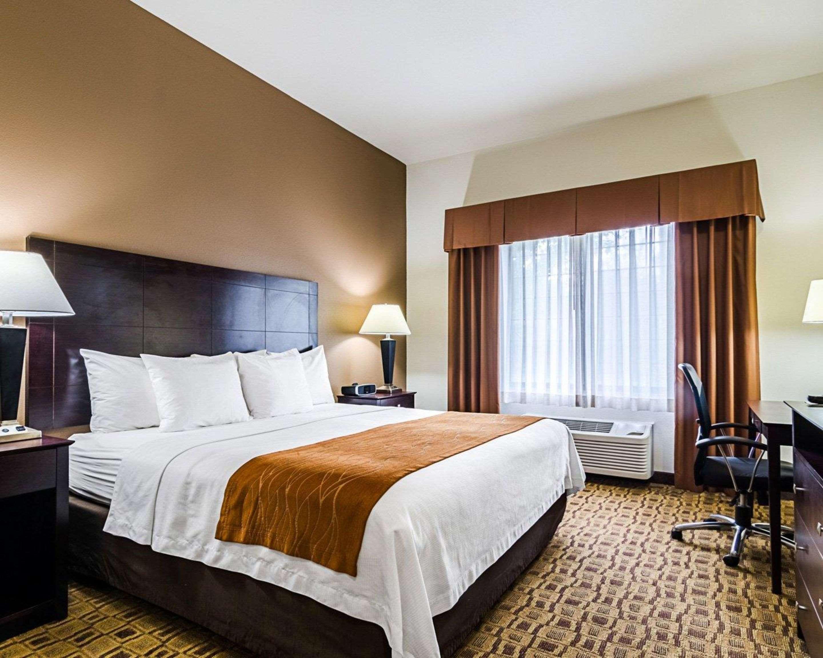 Comfort Inn & Suites Lawrence - University Area Ngoại thất bức ảnh