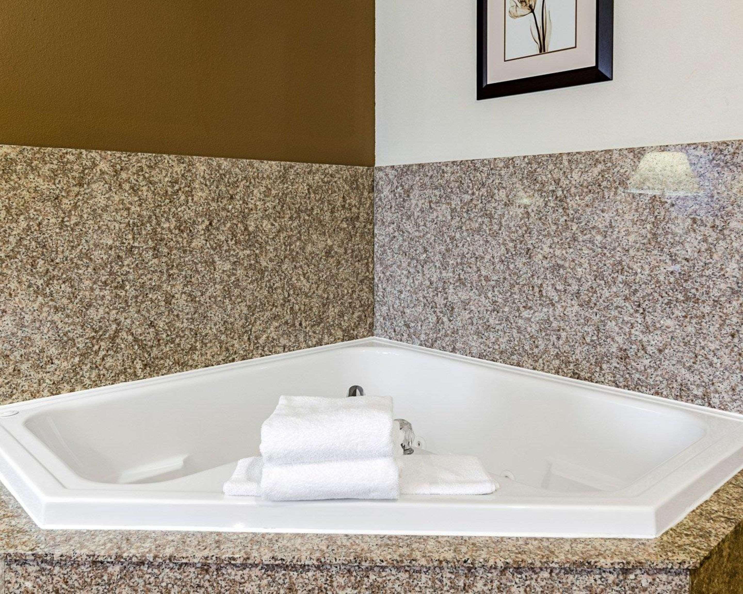 Comfort Inn & Suites Lawrence - University Area Ngoại thất bức ảnh