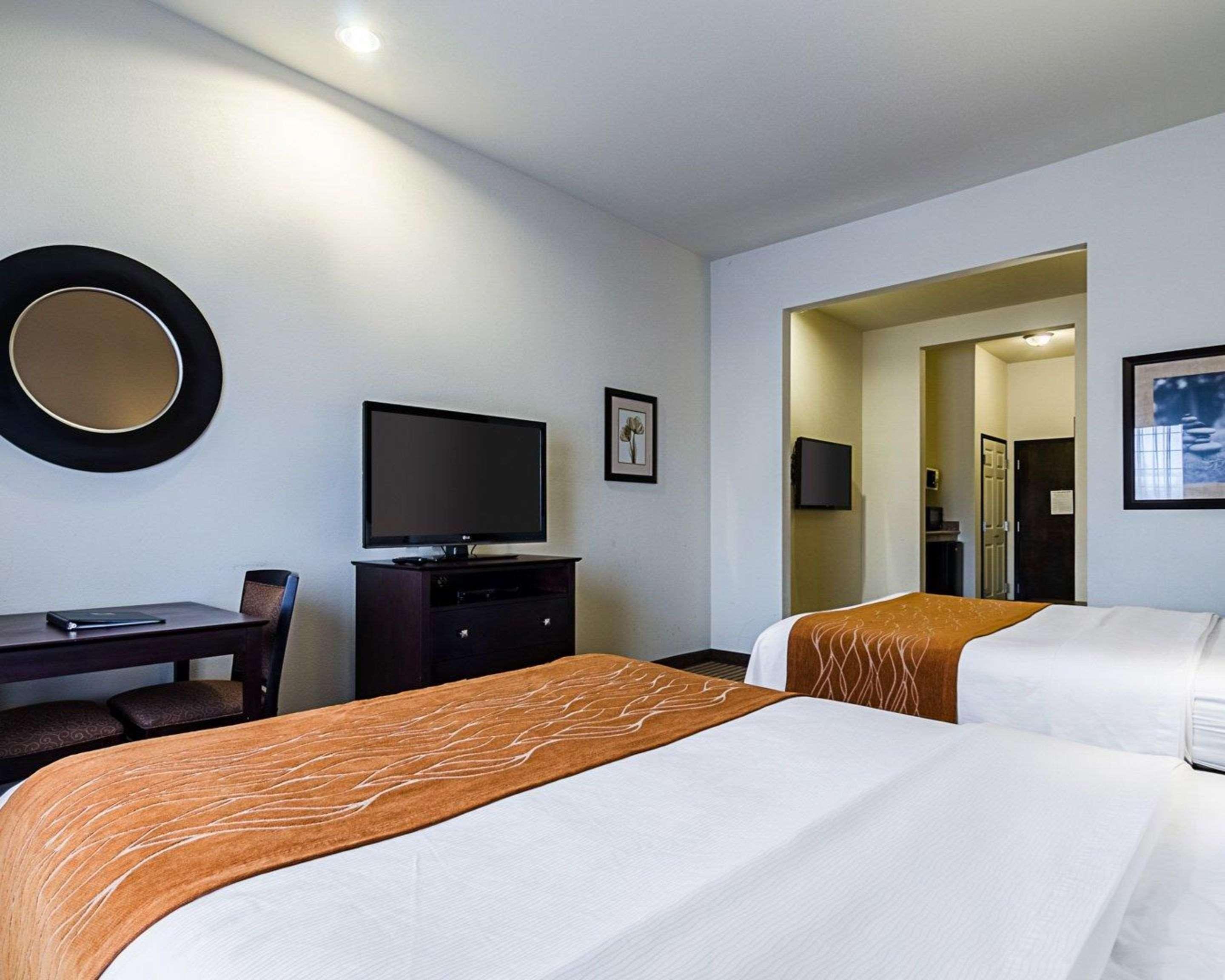 Comfort Inn & Suites Lawrence - University Area Ngoại thất bức ảnh