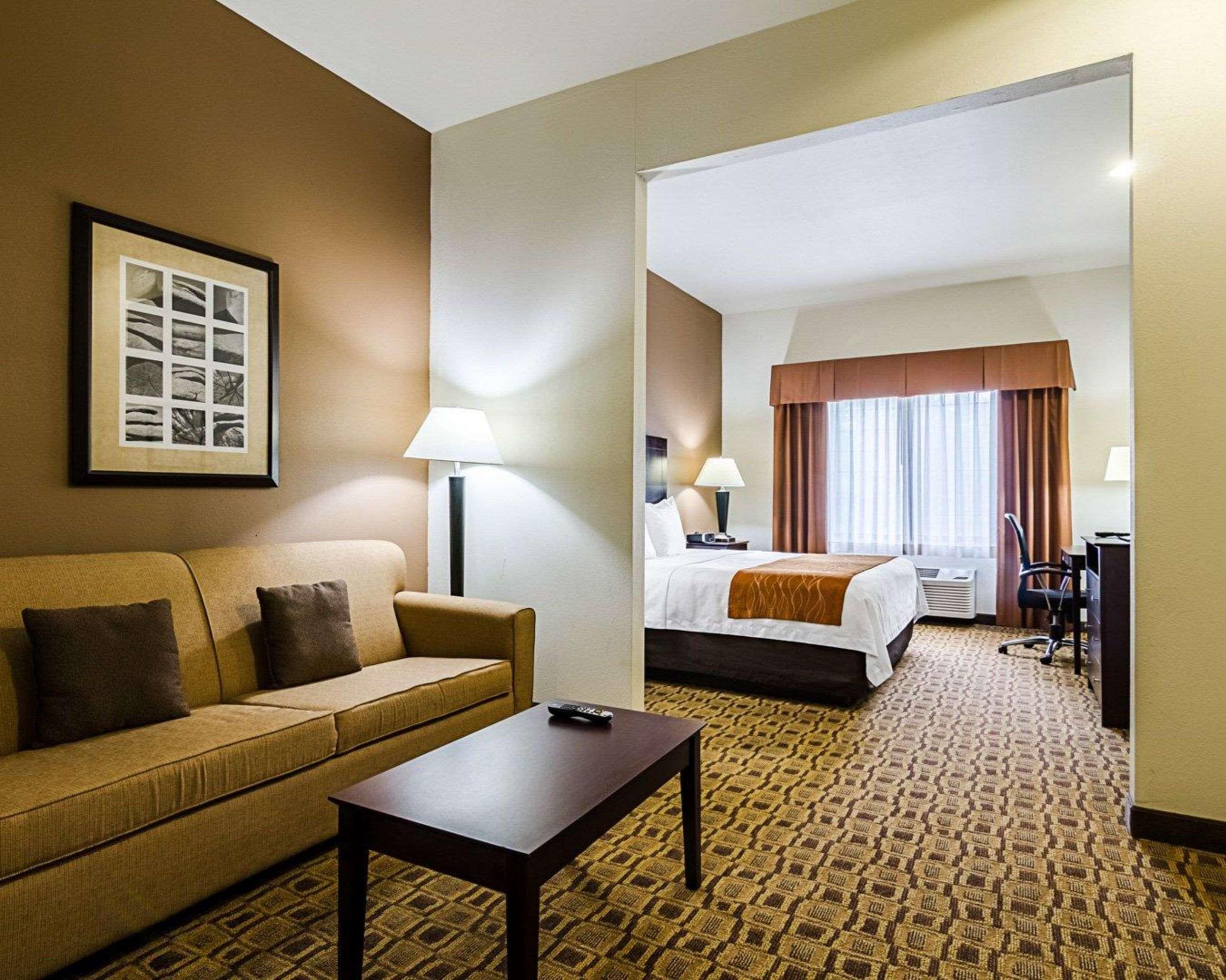 Comfort Inn & Suites Lawrence - University Area Ngoại thất bức ảnh