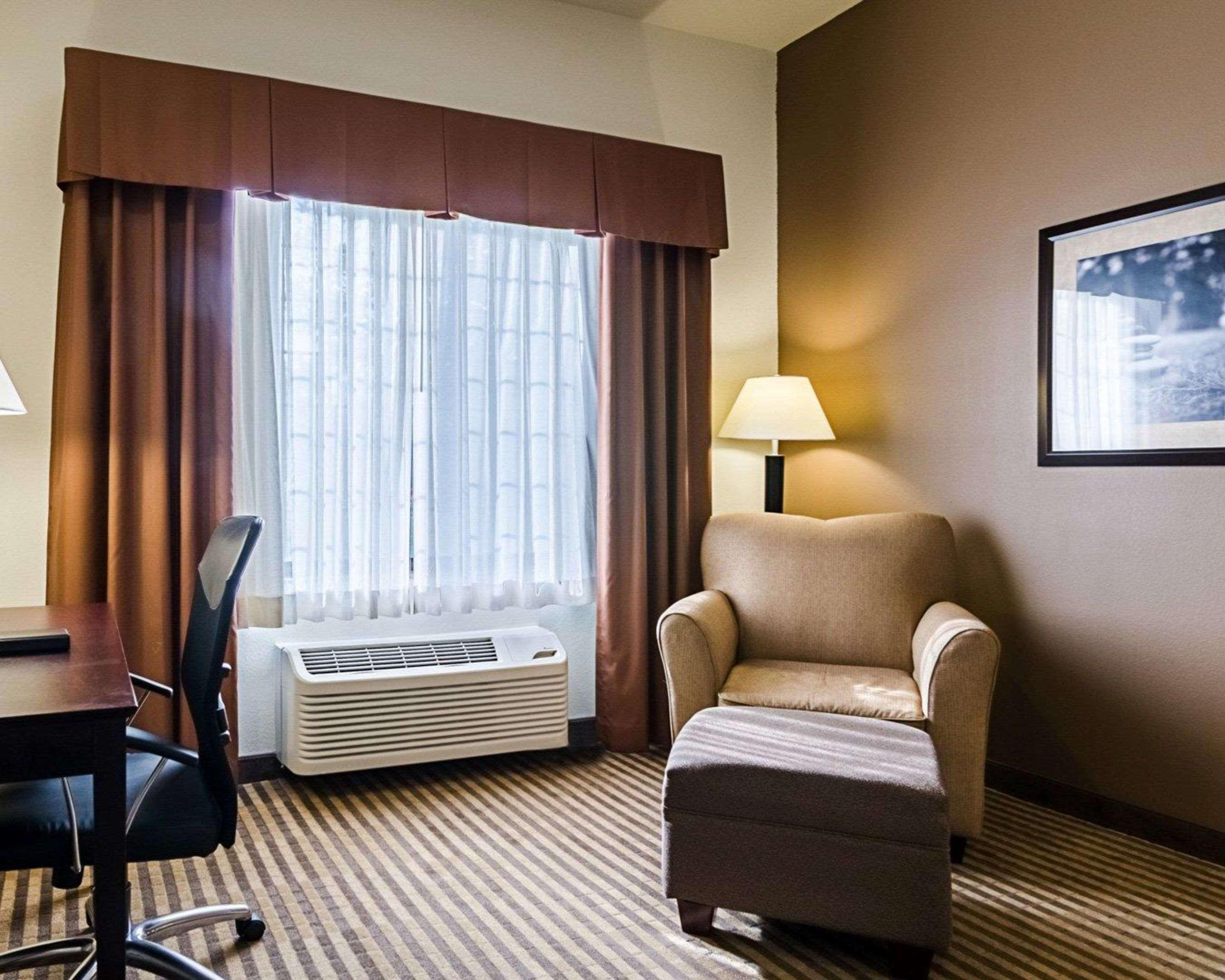 Comfort Inn & Suites Lawrence - University Area Ngoại thất bức ảnh