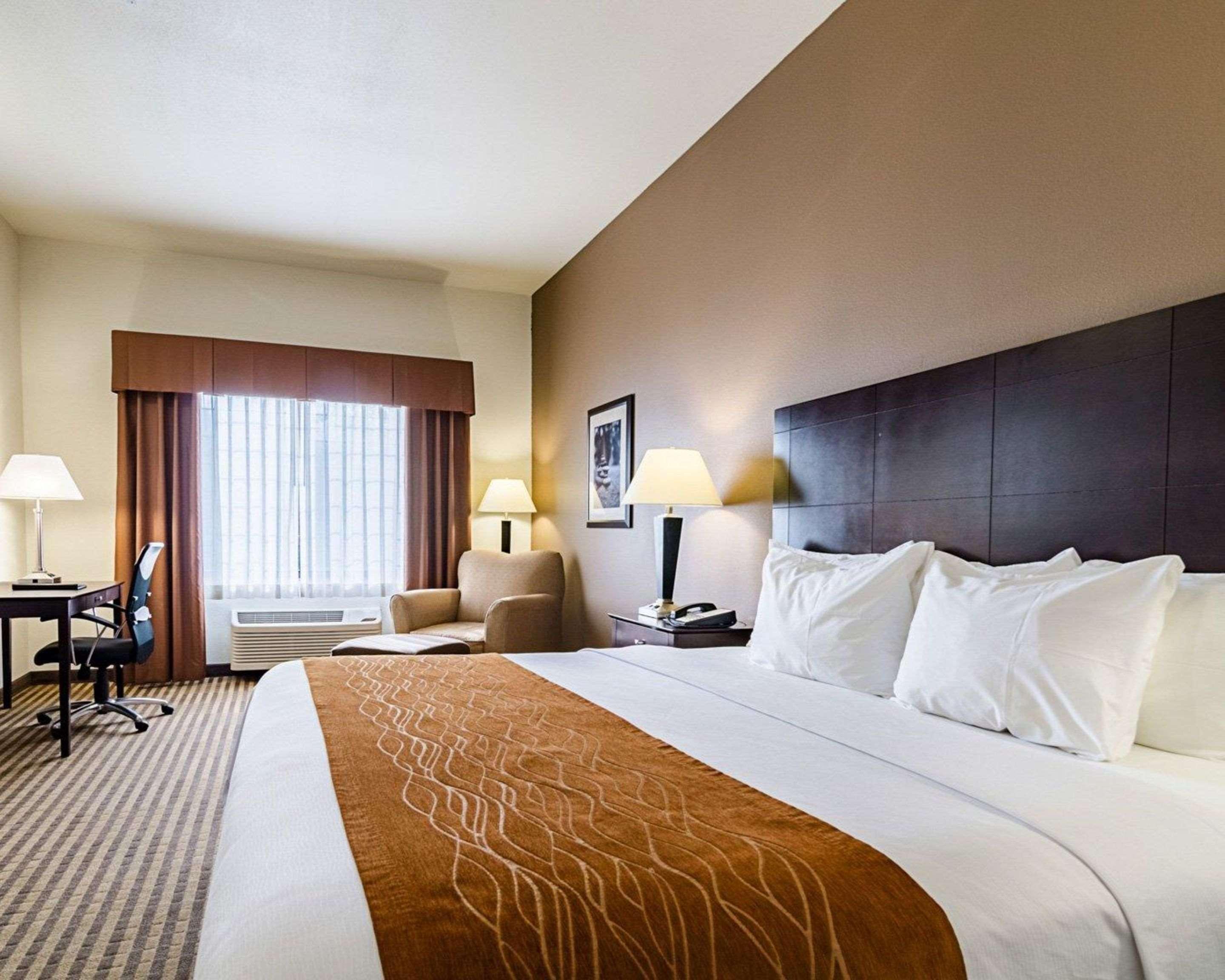 Comfort Inn & Suites Lawrence - University Area Ngoại thất bức ảnh