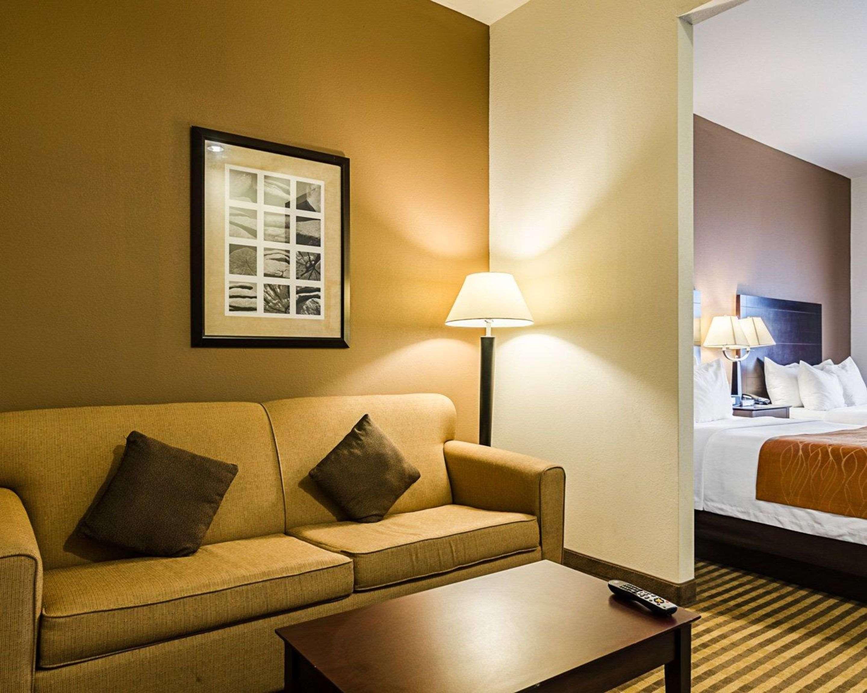 Comfort Inn & Suites Lawrence - University Area Ngoại thất bức ảnh