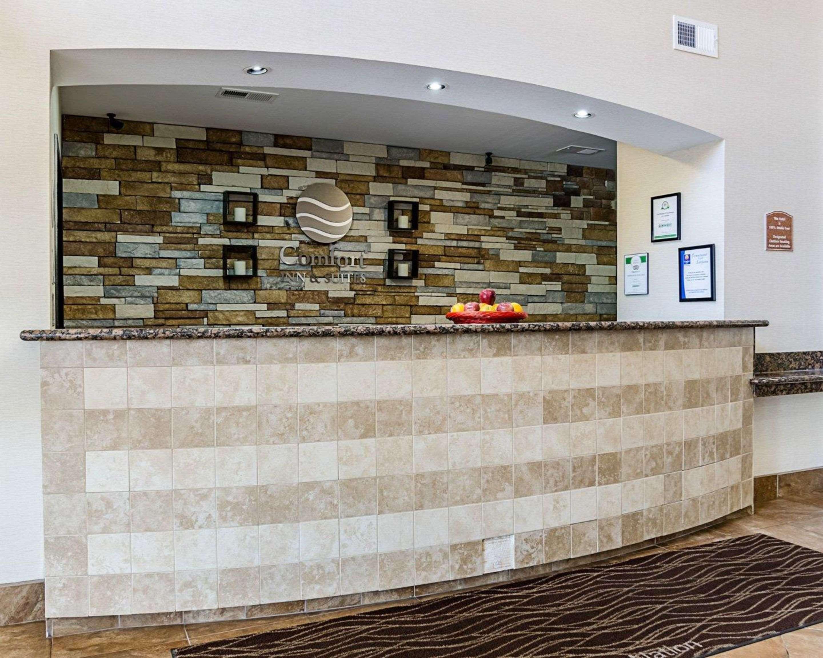 Comfort Inn & Suites Lawrence - University Area Ngoại thất bức ảnh