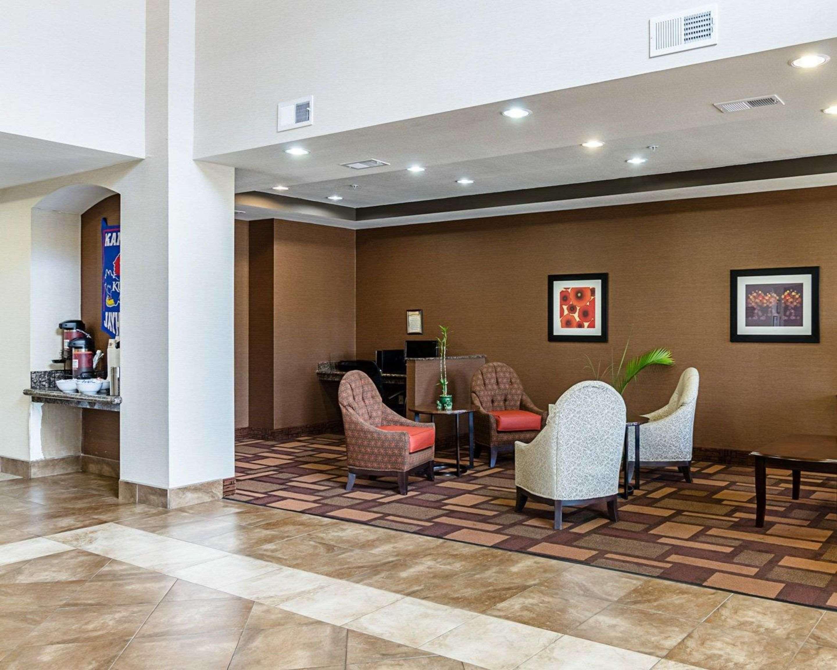 Comfort Inn & Suites Lawrence - University Area Ngoại thất bức ảnh