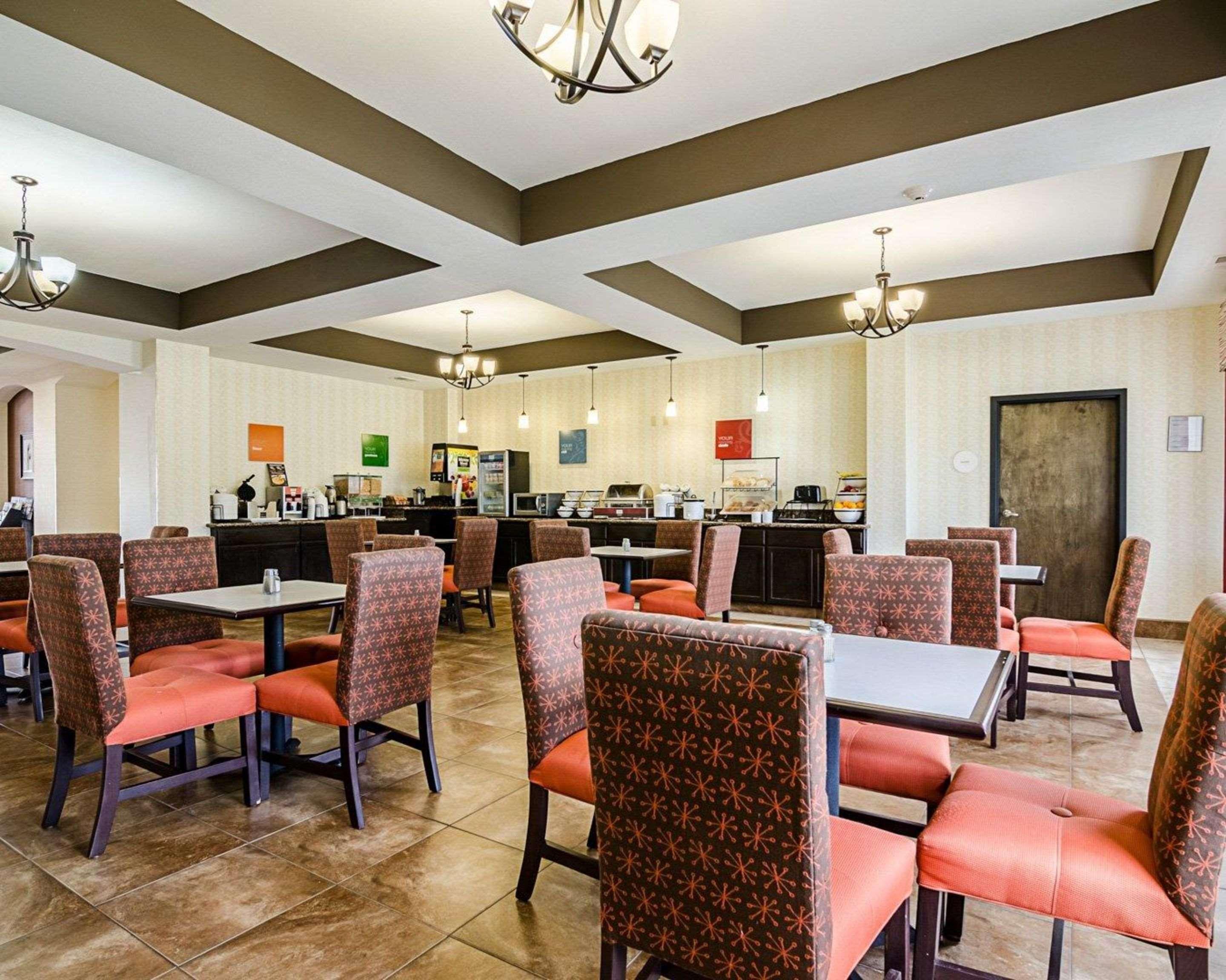 Comfort Inn & Suites Lawrence - University Area Ngoại thất bức ảnh