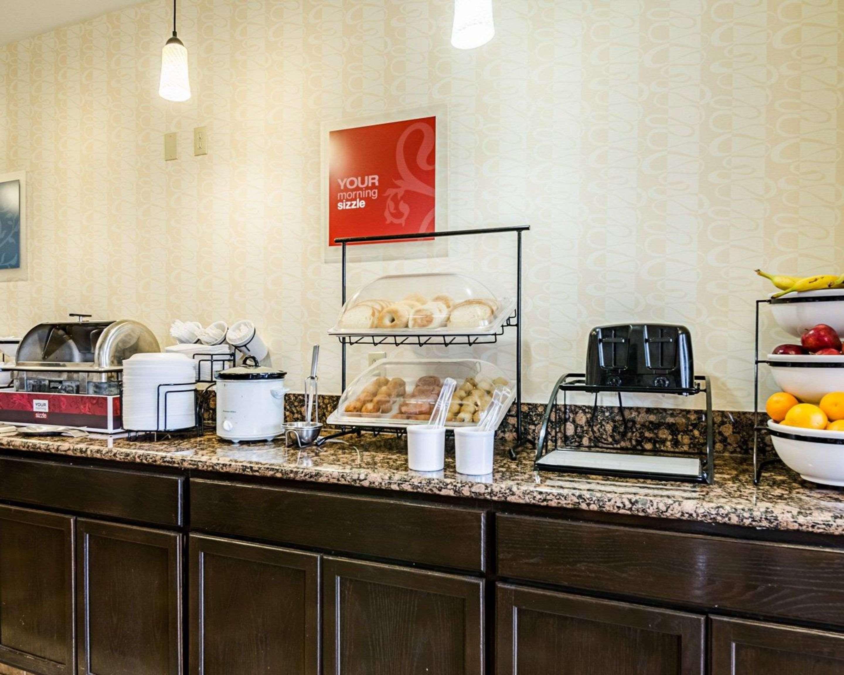 Comfort Inn & Suites Lawrence - University Area Ngoại thất bức ảnh