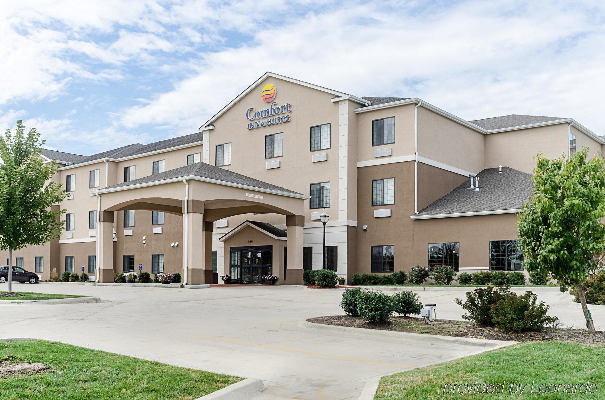 Comfort Inn & Suites Lawrence - University Area Ngoại thất bức ảnh